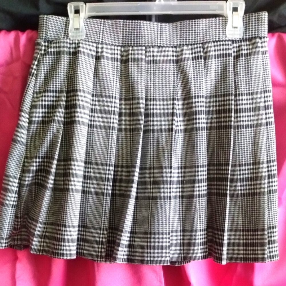 Elegant Black and White Plaid Mini Skirt